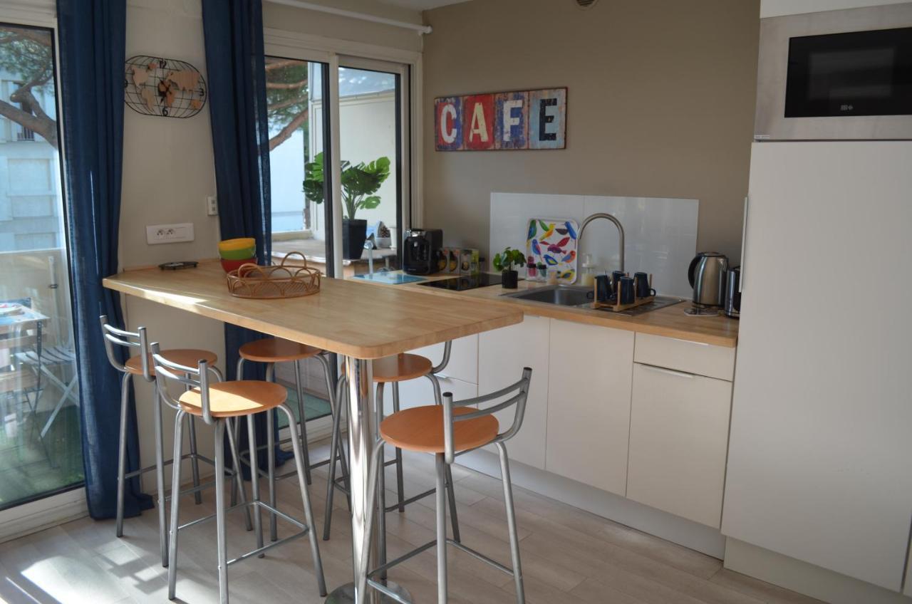 Charmant Appartement A 350M De La Plage Et Du Port Fréjus Kültér fotó