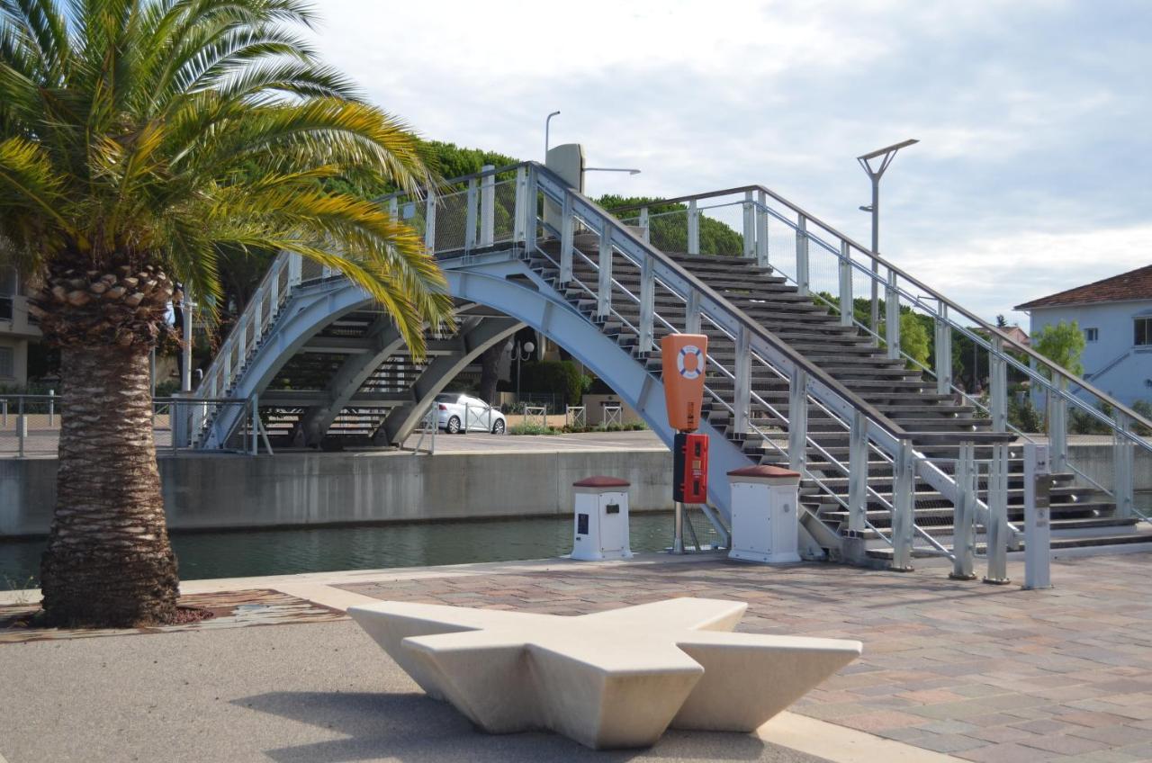 Charmant Appartement A 350M De La Plage Et Du Port Fréjus Kültér fotó