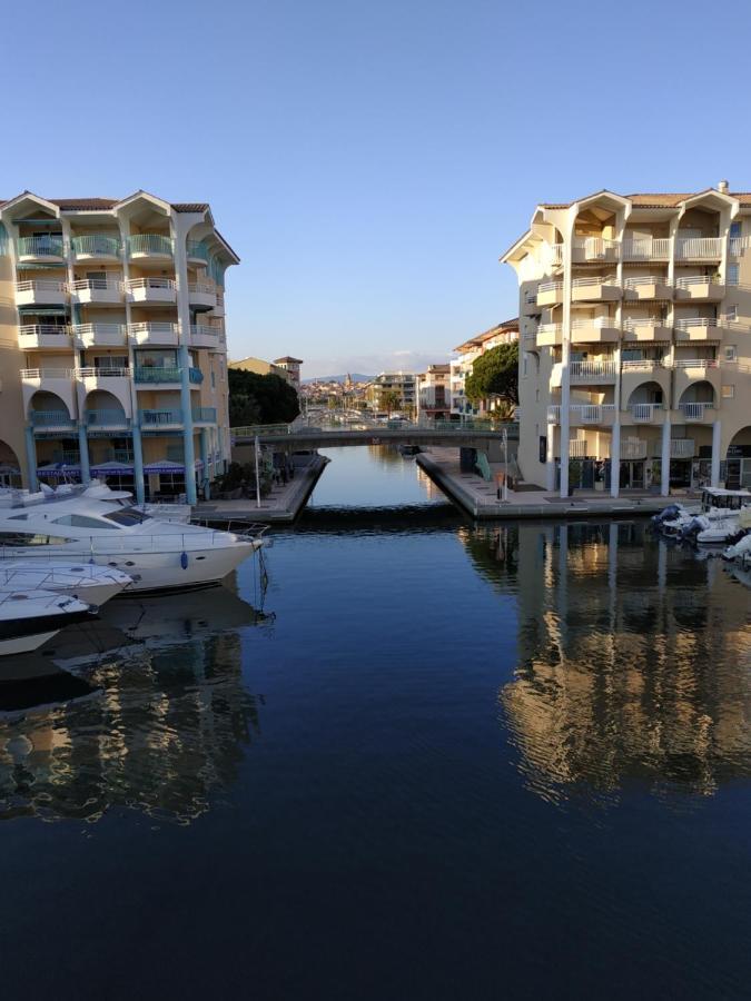 Charmant Appartement A 350M De La Plage Et Du Port Fréjus Kültér fotó